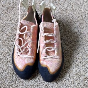 Butora Women's Libra 6.5 / 37.5 Climbing Shoes